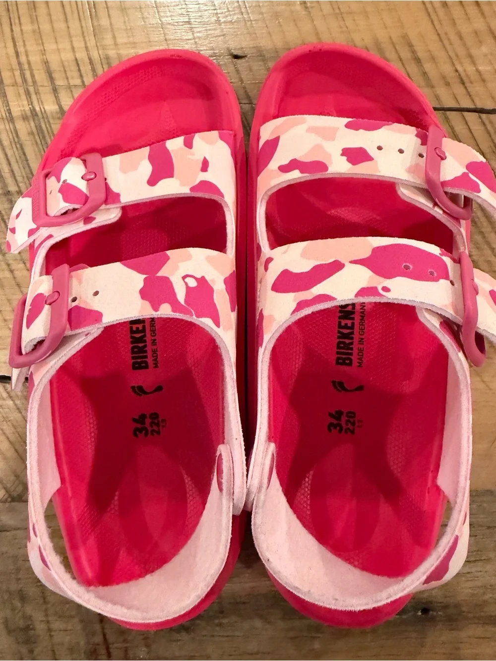 Birkenstock Kids Mogami Sandal in Camo Pink